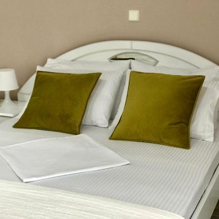 Joy Hotel Sarandë Buitenkant foto