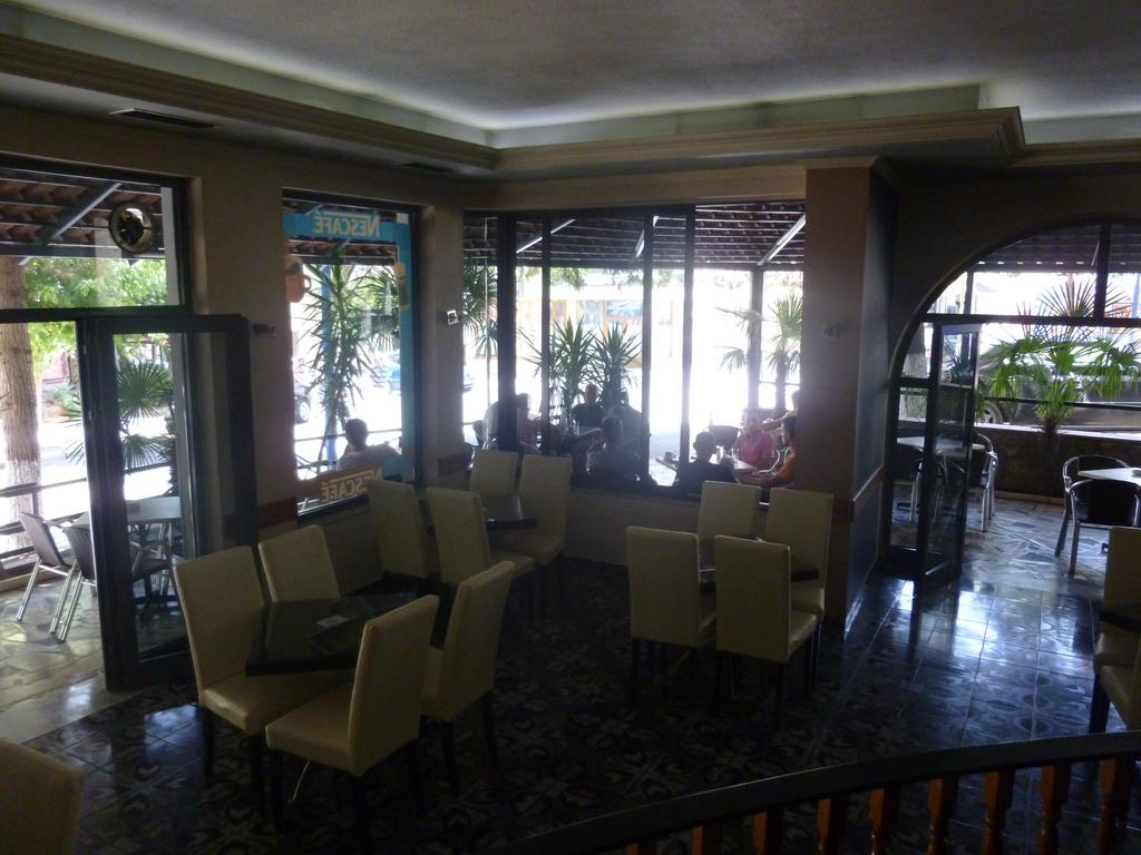 Joy Hotel Sarandë Buitenkant foto