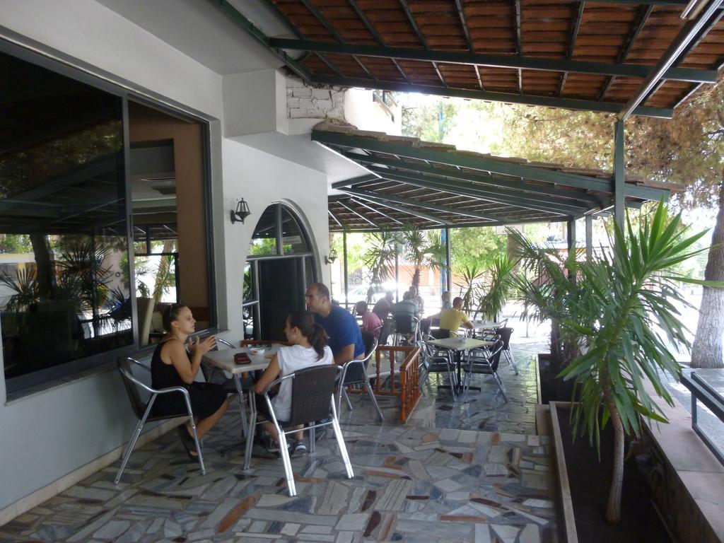 Joy Hotel Sarandë Buitenkant foto