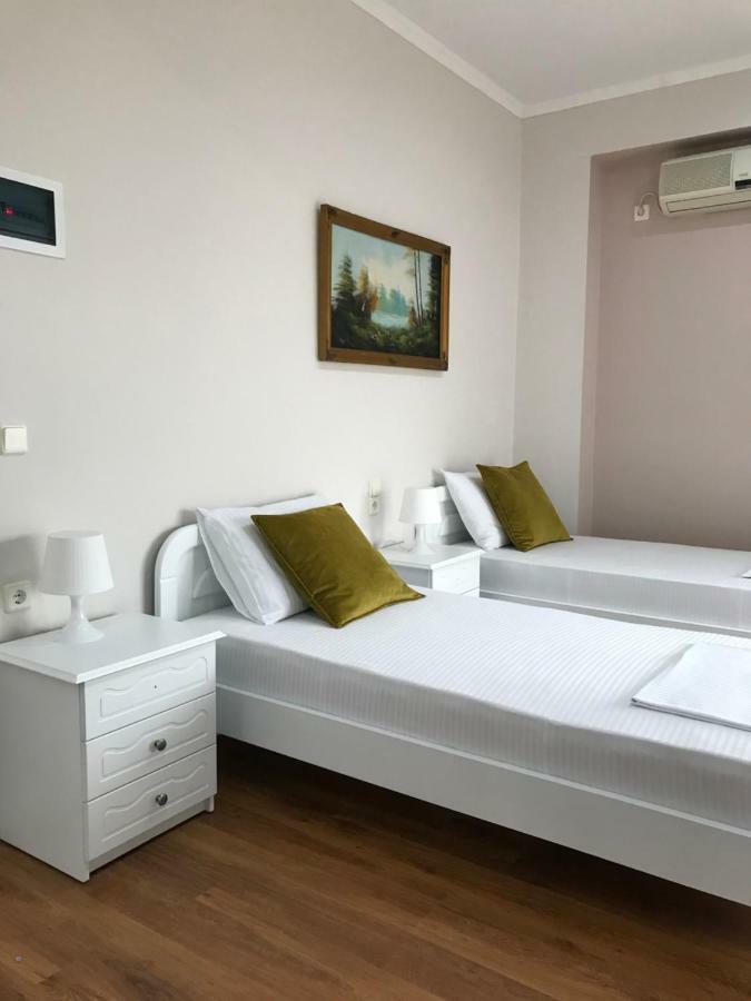 Joy Hotel Sarandë Buitenkant foto