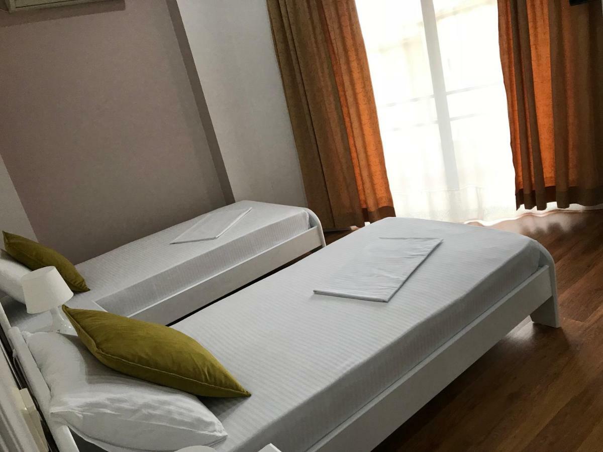 Joy Hotel Sarandë Buitenkant foto