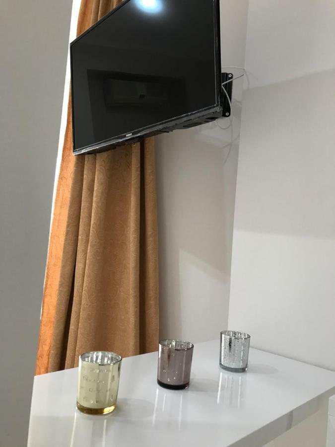 Joy Hotel Sarandë Buitenkant foto