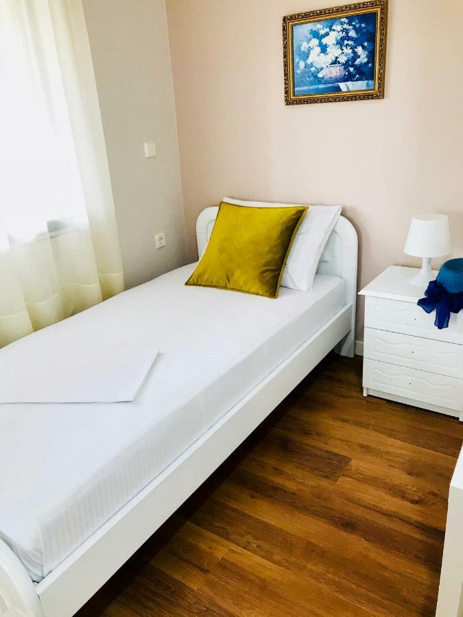 Joy Hotel Sarandë Buitenkant foto