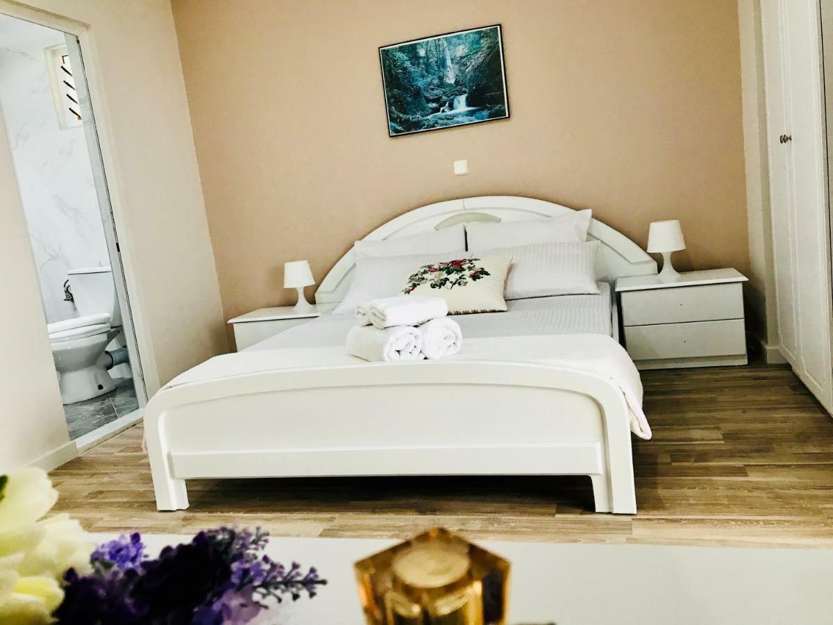 Joy Hotel Sarandë Buitenkant foto