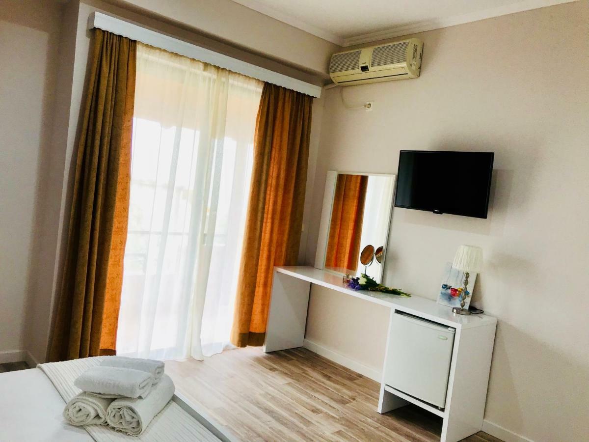 Joy Hotel Sarandë Buitenkant foto