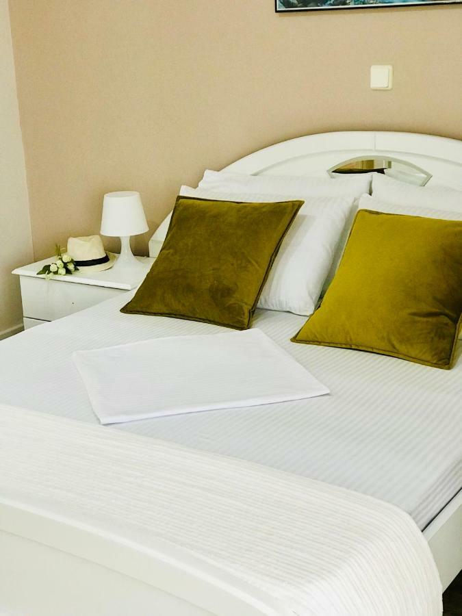 Joy Hotel Sarandë Buitenkant foto