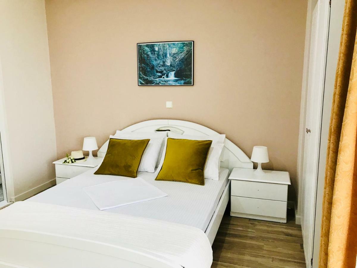 Joy Hotel Sarandë Buitenkant foto