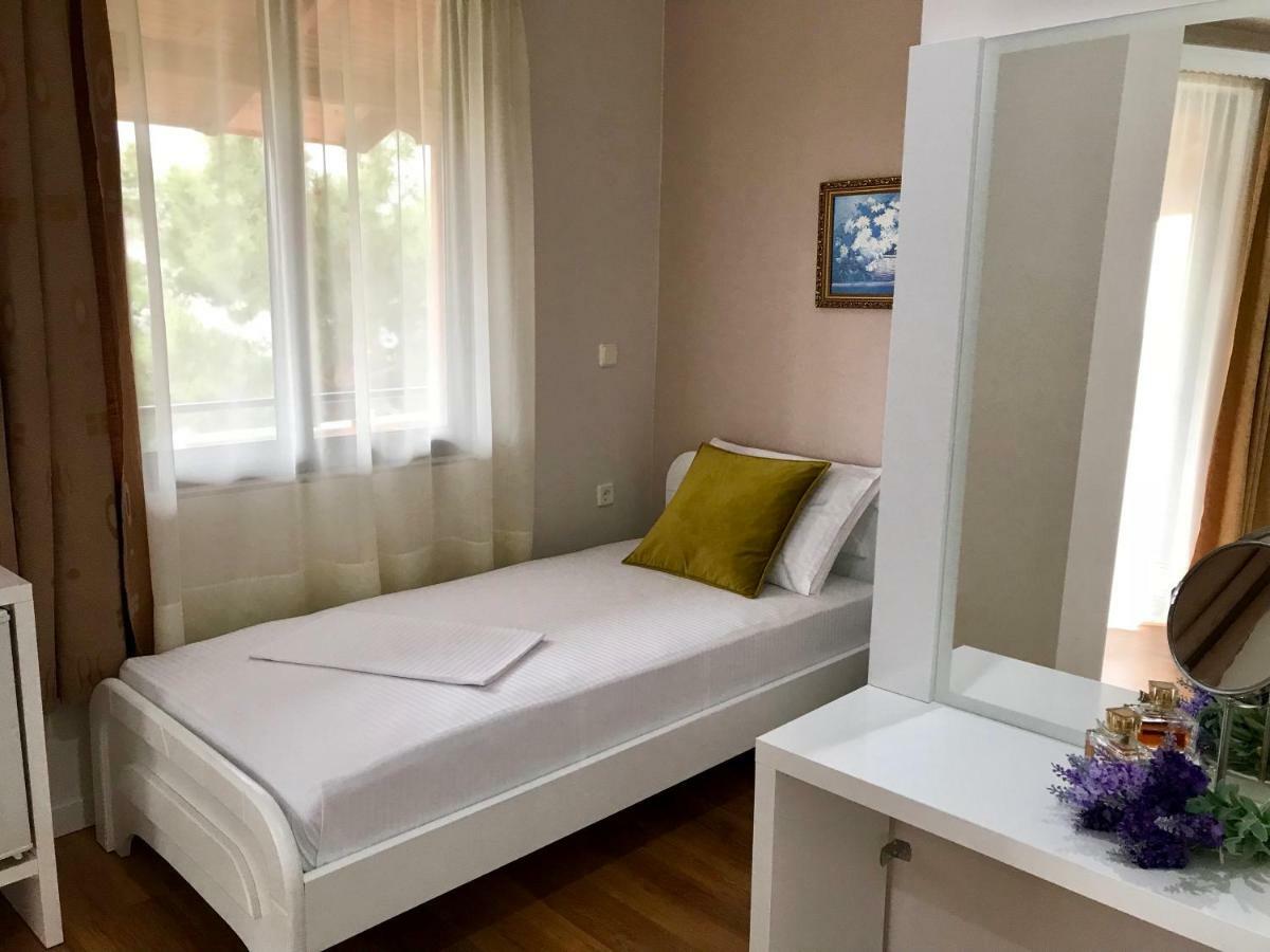 Joy Hotel Sarandë Buitenkant foto