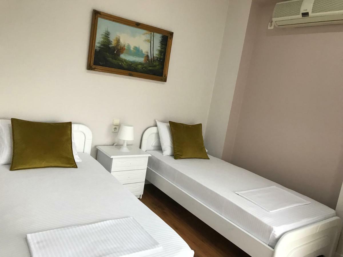 Joy Hotel Sarandë Buitenkant foto