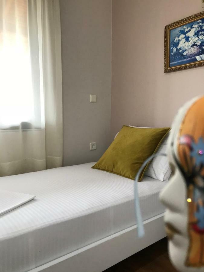 Joy Hotel Sarandë Buitenkant foto