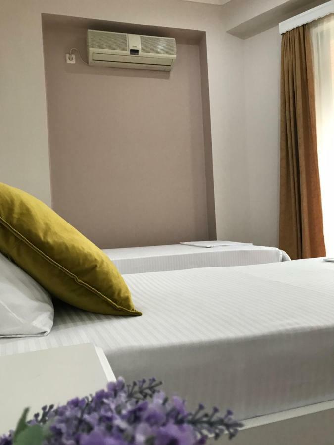 Joy Hotel Sarandë Buitenkant foto