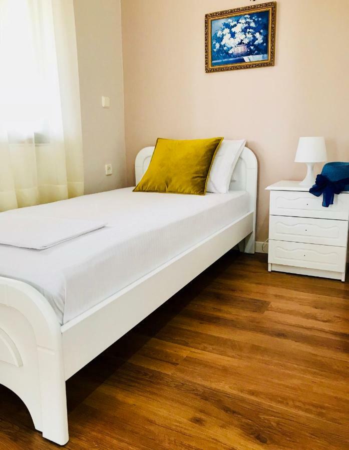 Joy Hotel Sarandë Buitenkant foto