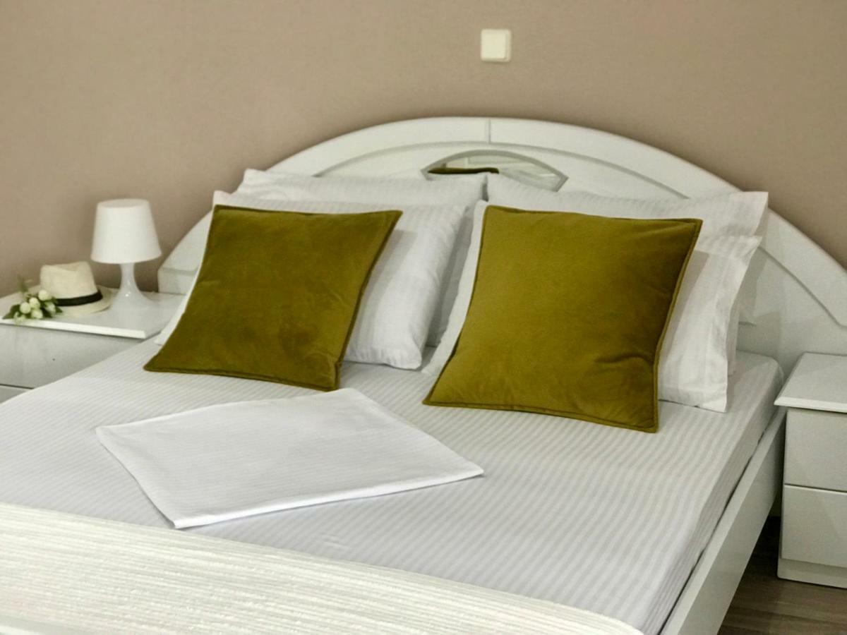 Joy Hotel Sarandë Buitenkant foto