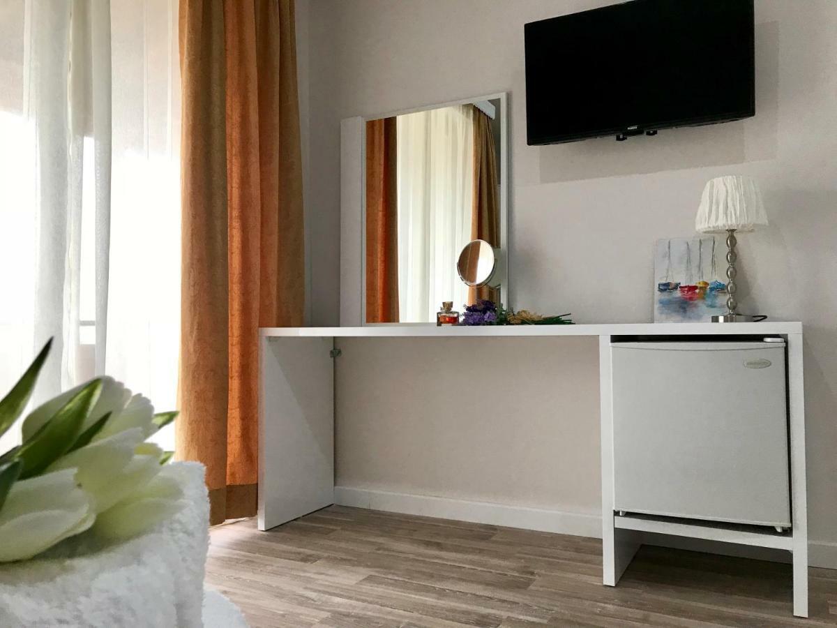 Joy Hotel Sarandë Buitenkant foto