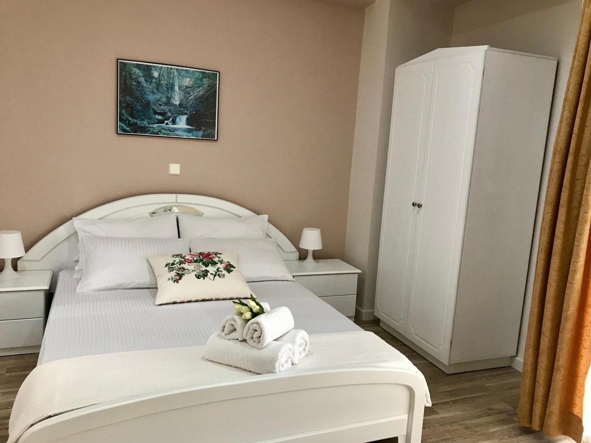 Joy Hotel Sarandë Buitenkant foto