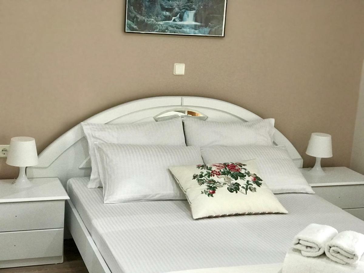 Joy Hotel Sarandë Buitenkant foto