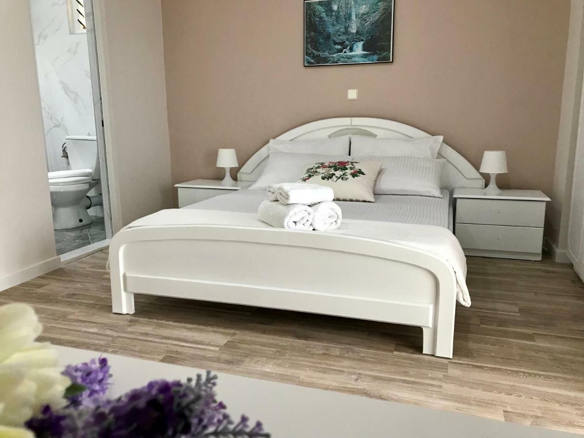 Joy Hotel Sarandë Buitenkant foto