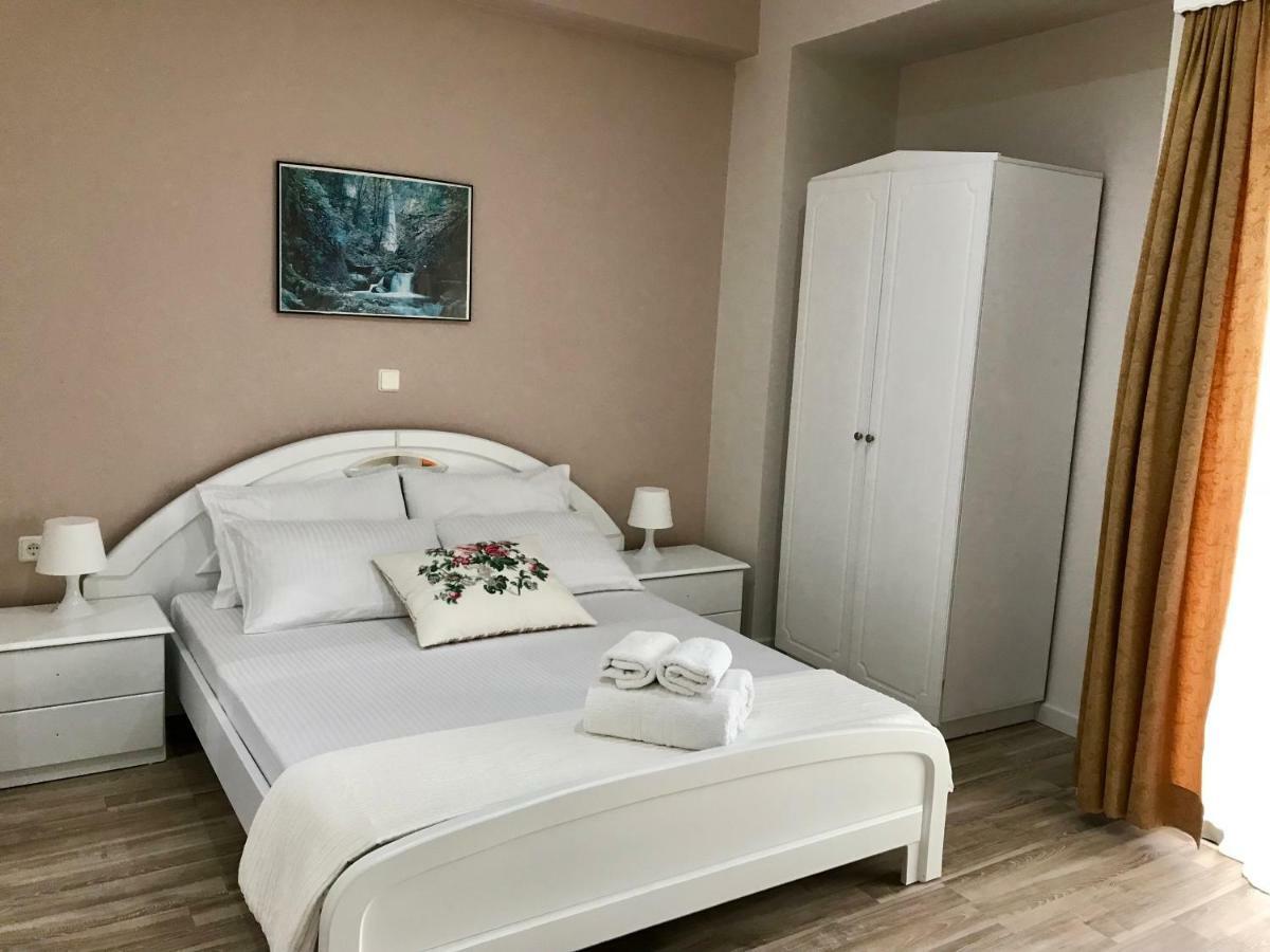Joy Hotel Sarandë Buitenkant foto